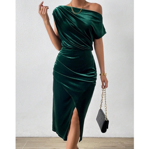 Luxe Velvet One Shoulder Ruched Party Evening Dress - Picture 3 of 8